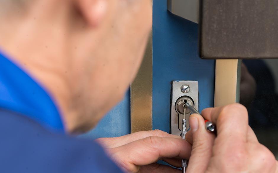 ouverture de porte claquée serrurier Paris 4